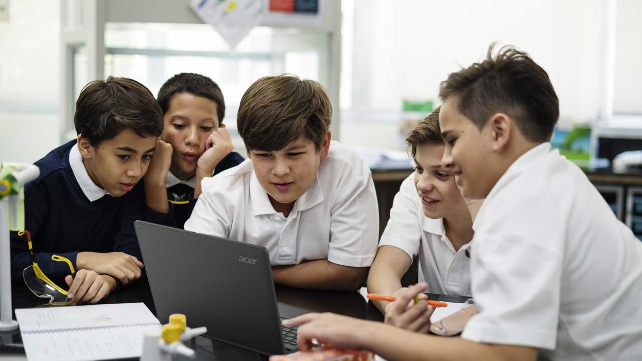 ¿Cómo elegir el portátil Windows adecuado para tu centro educativo, tu personal y tus alumnos?